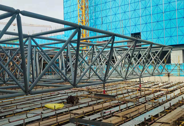 松滋高铁东总部基地2号楼网架